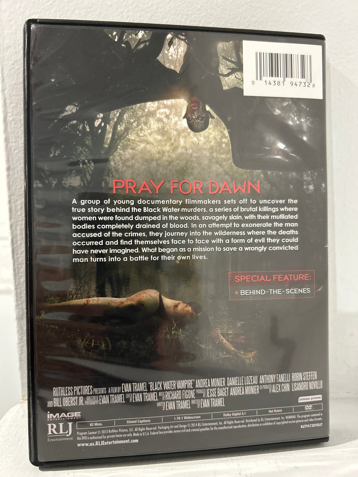 Black Water Vampire (2014)