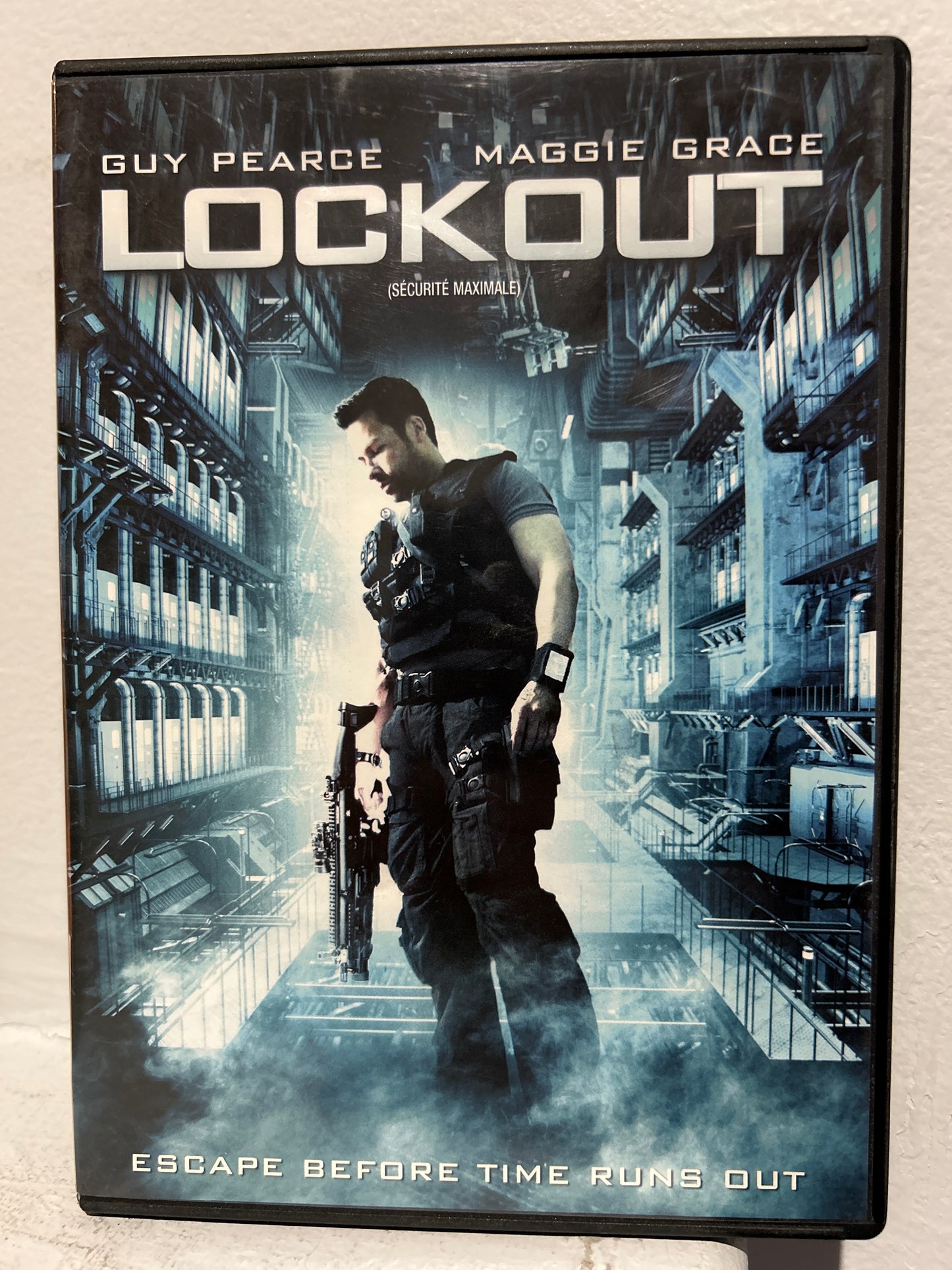 Lockout (2012)