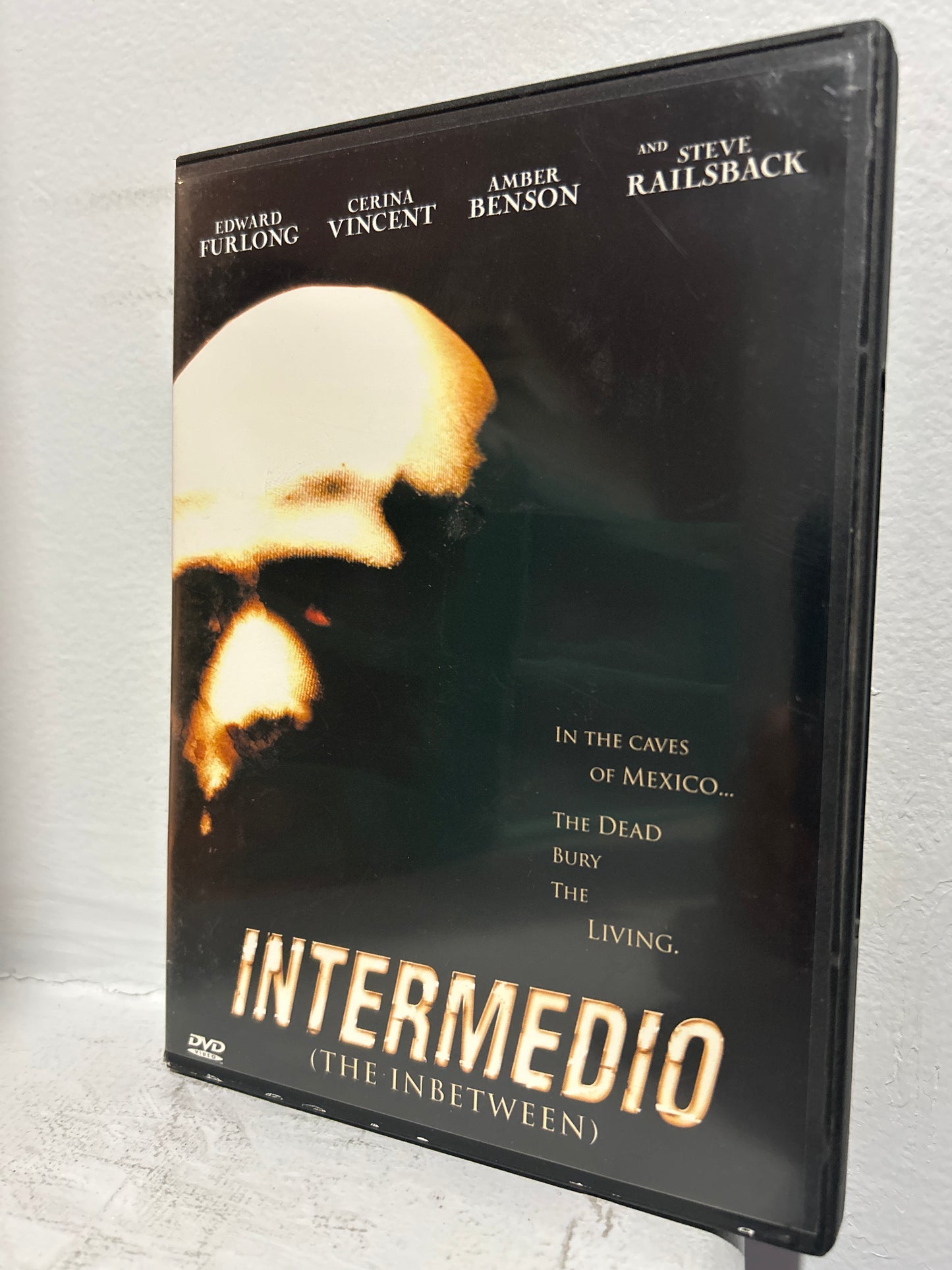 Intermedio (The Inbetween) (2005)