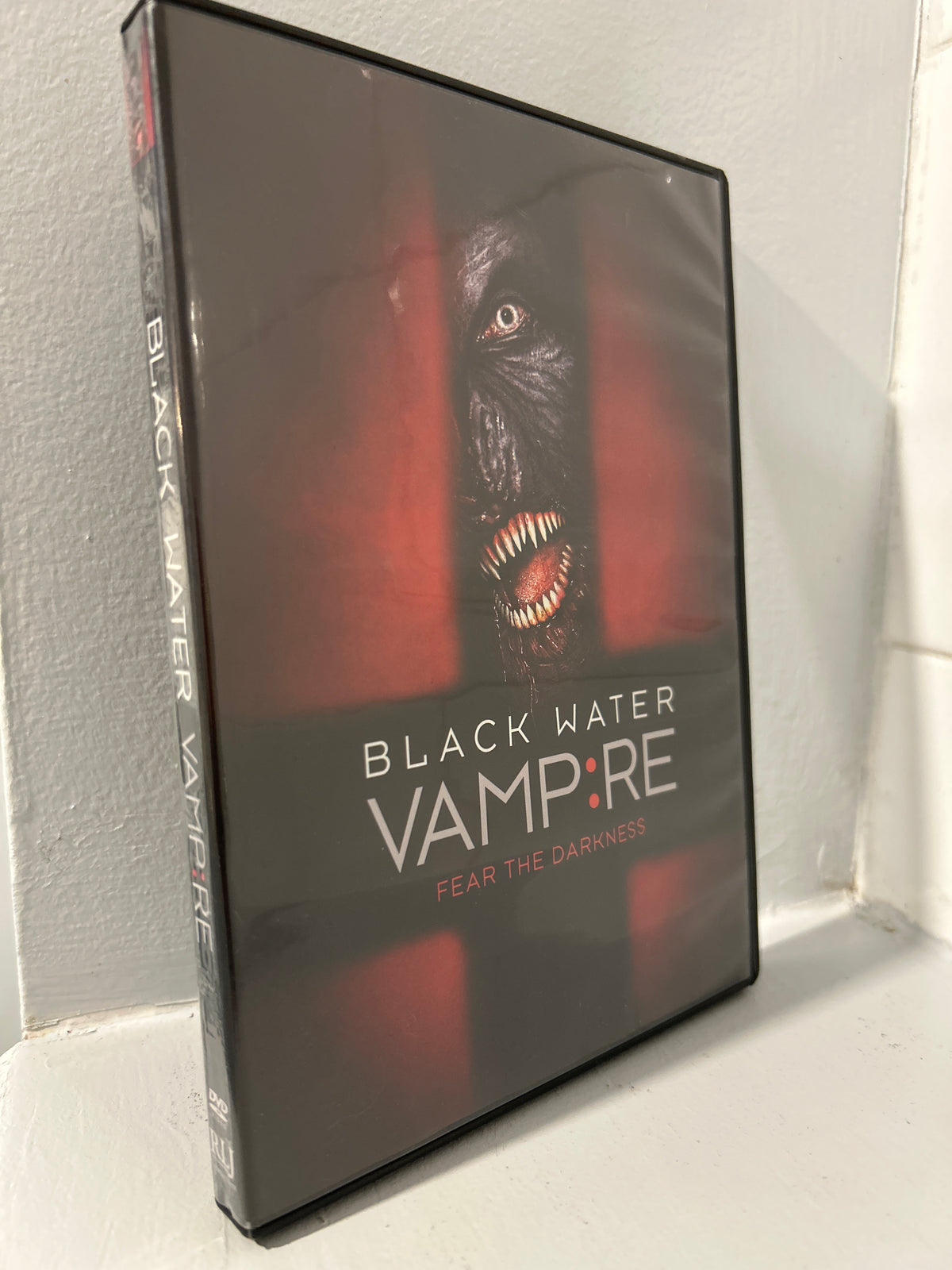 Black Water Vampire (2014)
