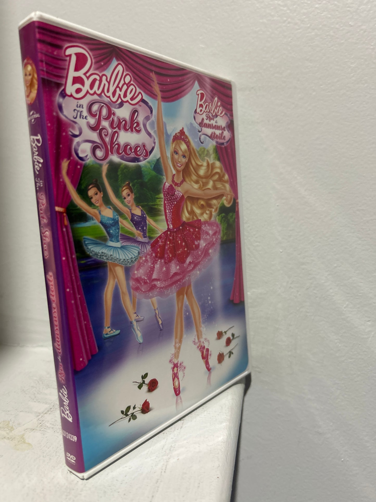 Barbie: in the Pink Shoes (2013)