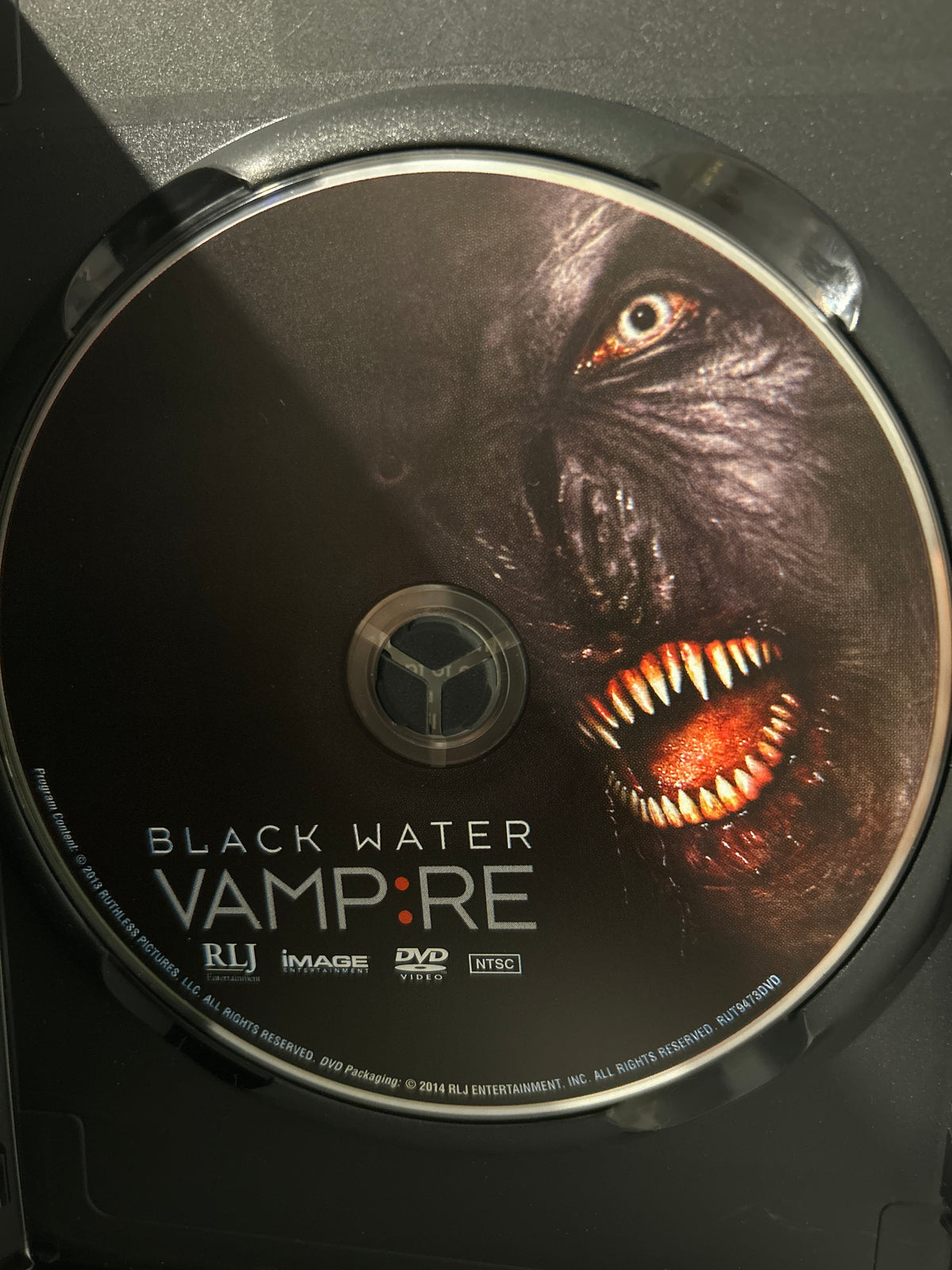 Black Water Vampire (2014)